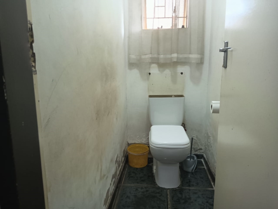 2 Bedroom Property for Sale in Geelhoutpark North West